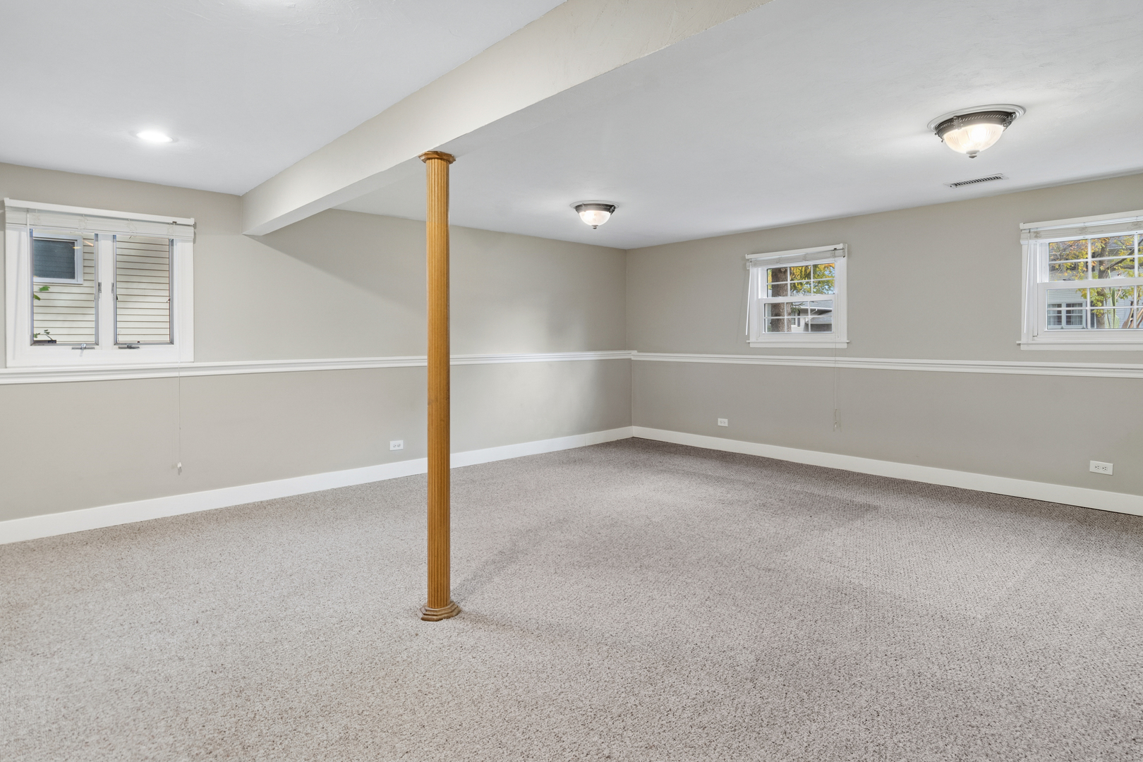 6410 Macarthur Drive, Woodridge, IL 60517