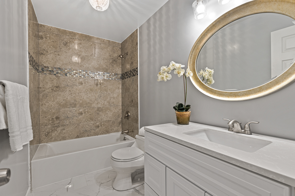 7170 East Avenue, Hanover Park, IL 60133