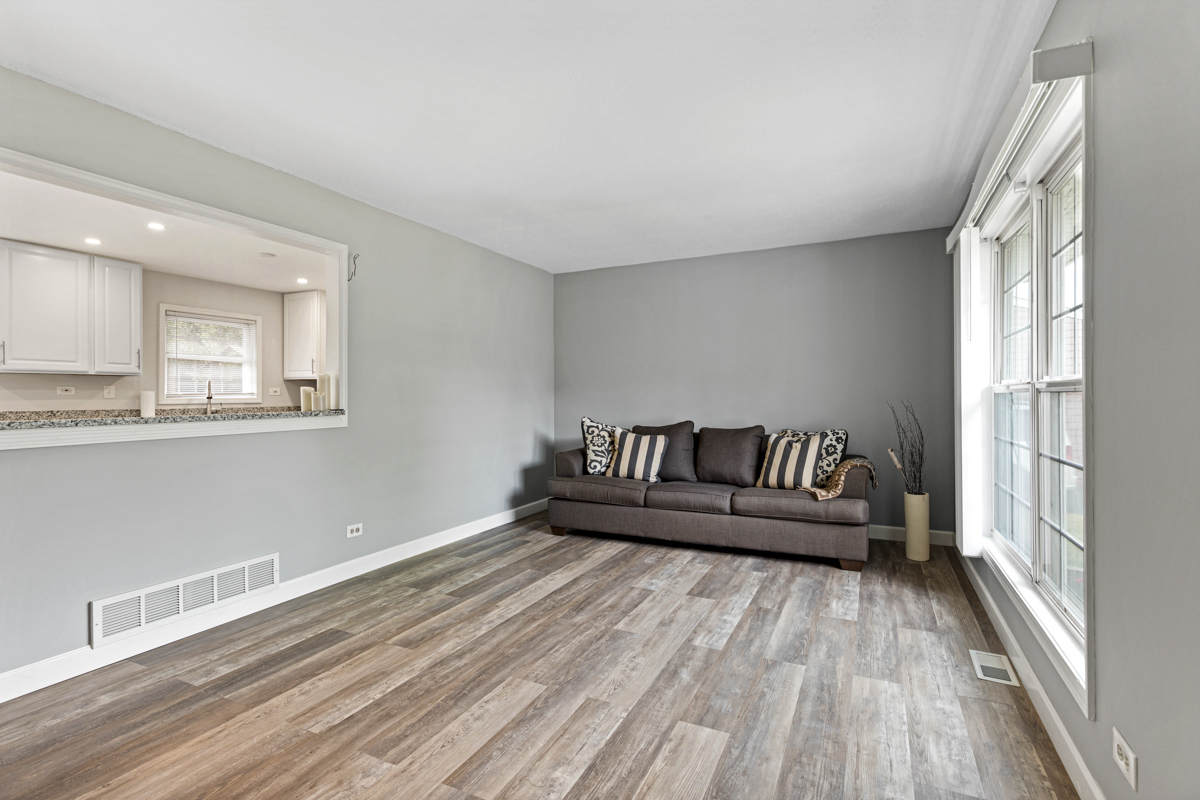 7170 East Avenue, Hanover Park, IL 60133