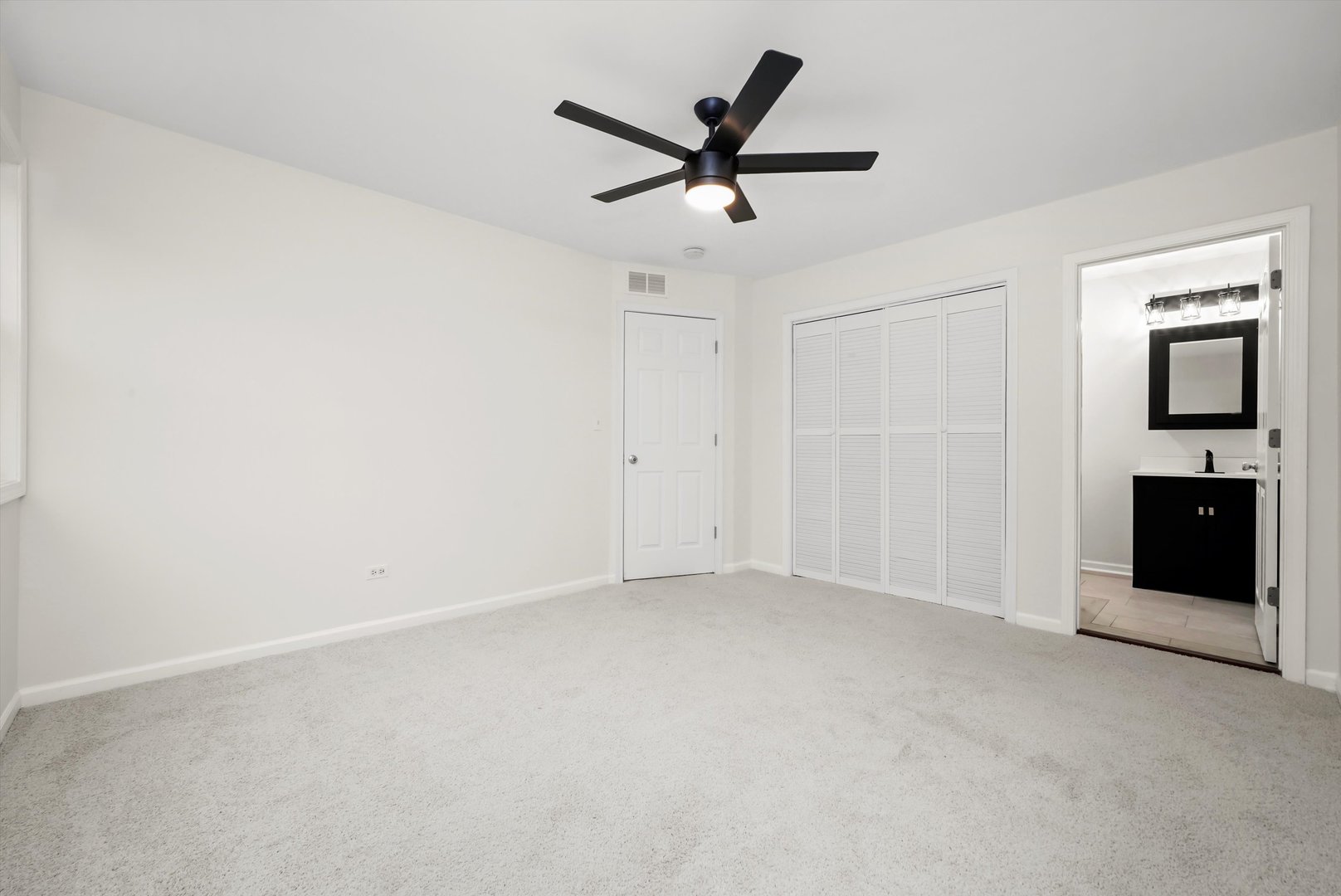 171 LAKESHORE Drive, Carpentersville, IL 60110