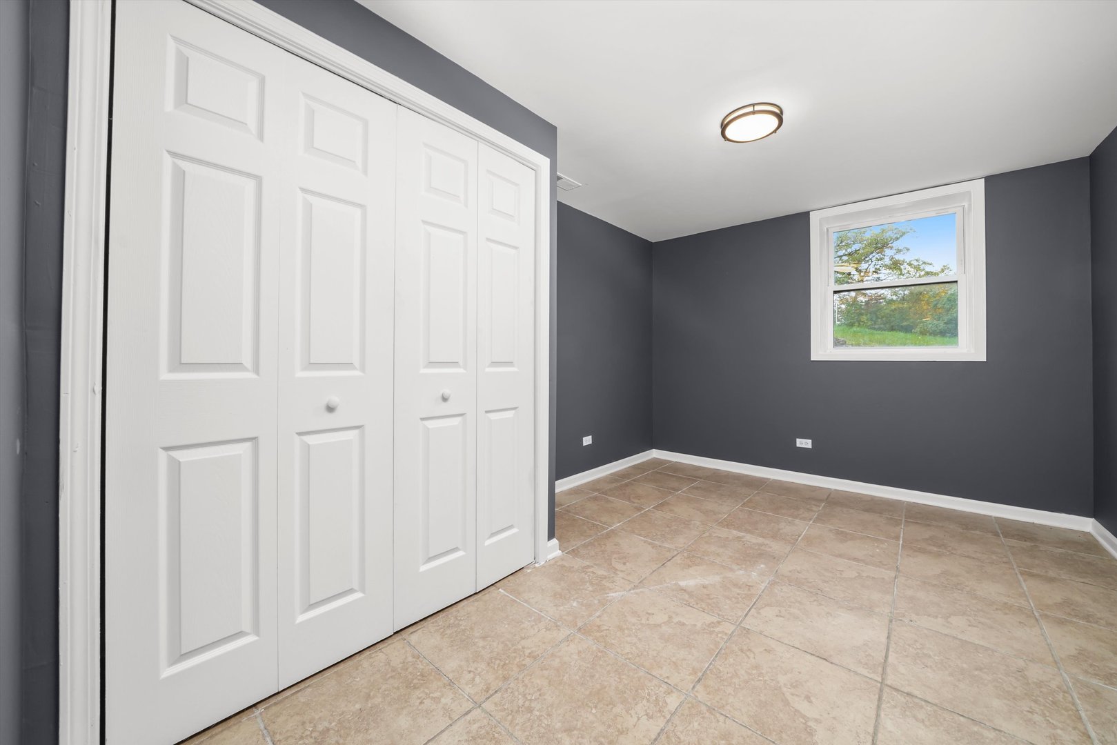 171 LAKESHORE Drive, Carpentersville, IL 60110