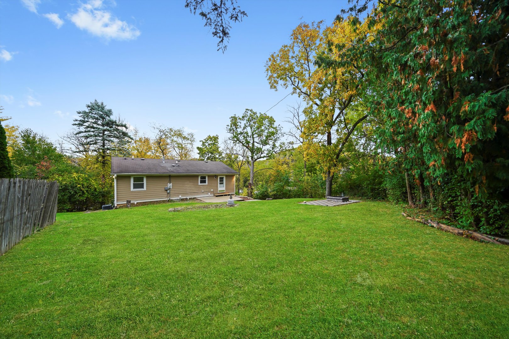 171 LAKESHORE Drive, Carpentersville, IL 60110