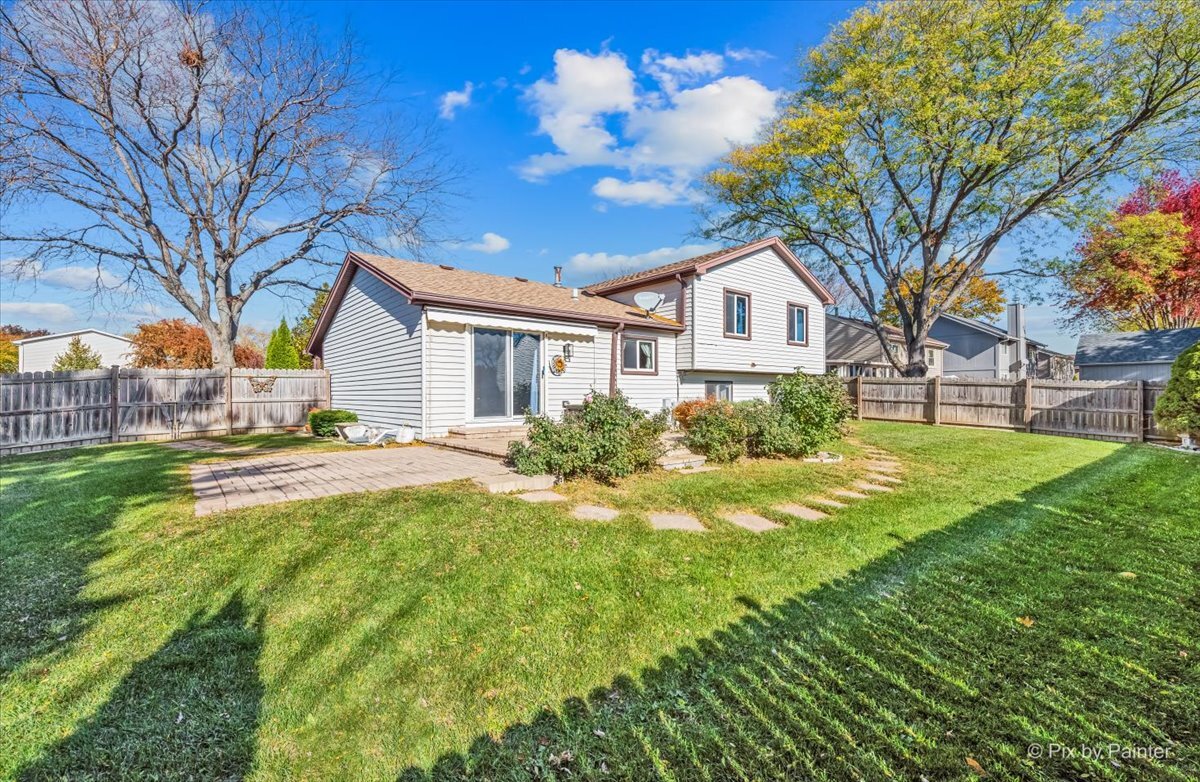 1035 Shadowood Lane, Crystal Lake, IL 60014