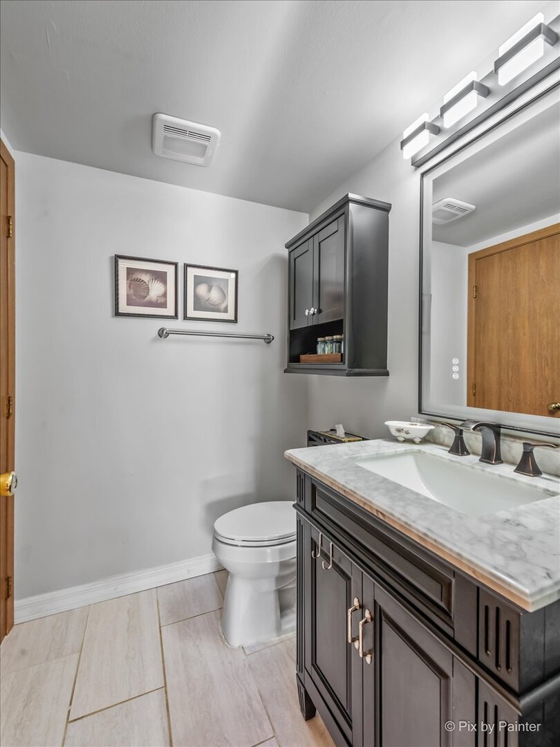 1035 Shadowood Lane, Crystal Lake, IL 60014