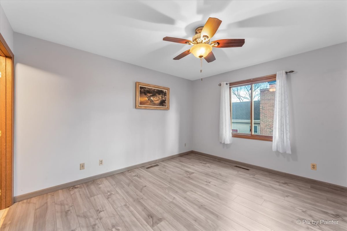 1035 Shadowood Lane, Crystal Lake, IL 60014