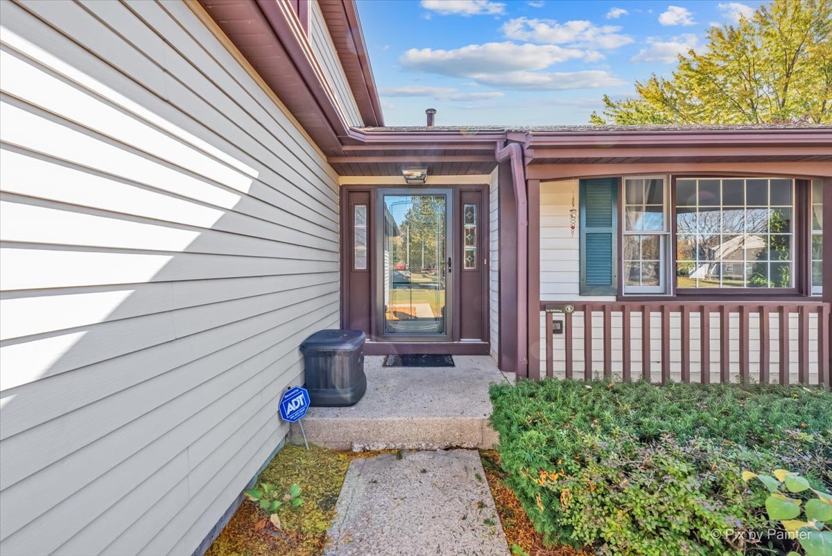 1035 Shadowood Lane, Crystal Lake, IL 60014