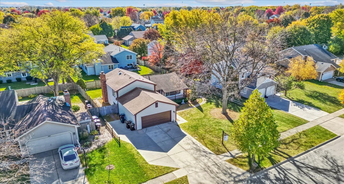 1035 Shadowood Lane, Crystal Lake, IL 60014