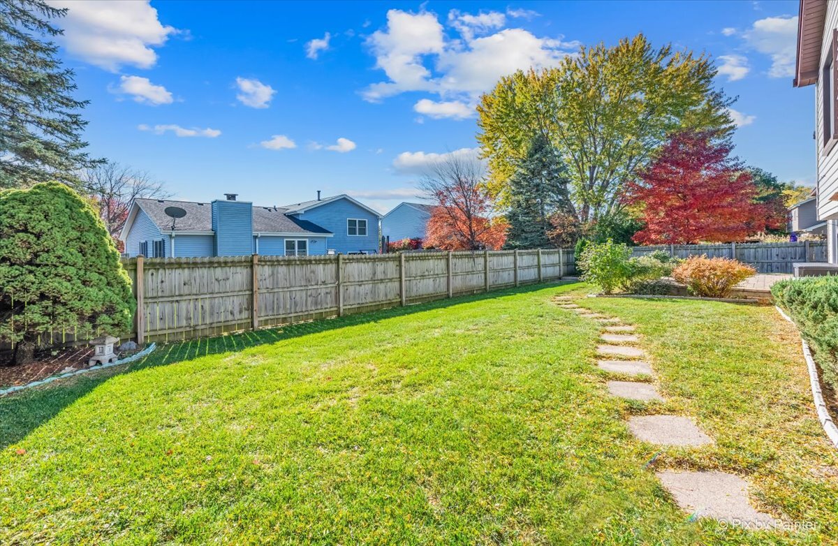 1035 Shadowood Lane, Crystal Lake, IL 60014