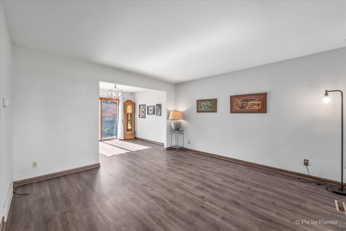 1035 Shadowood Lane, Crystal Lake, IL 60014