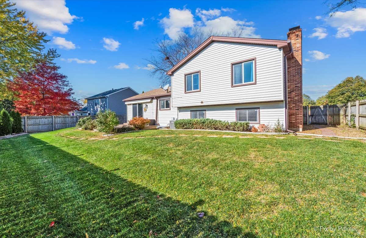 1035 Shadowood Lane, Crystal Lake, IL 60014