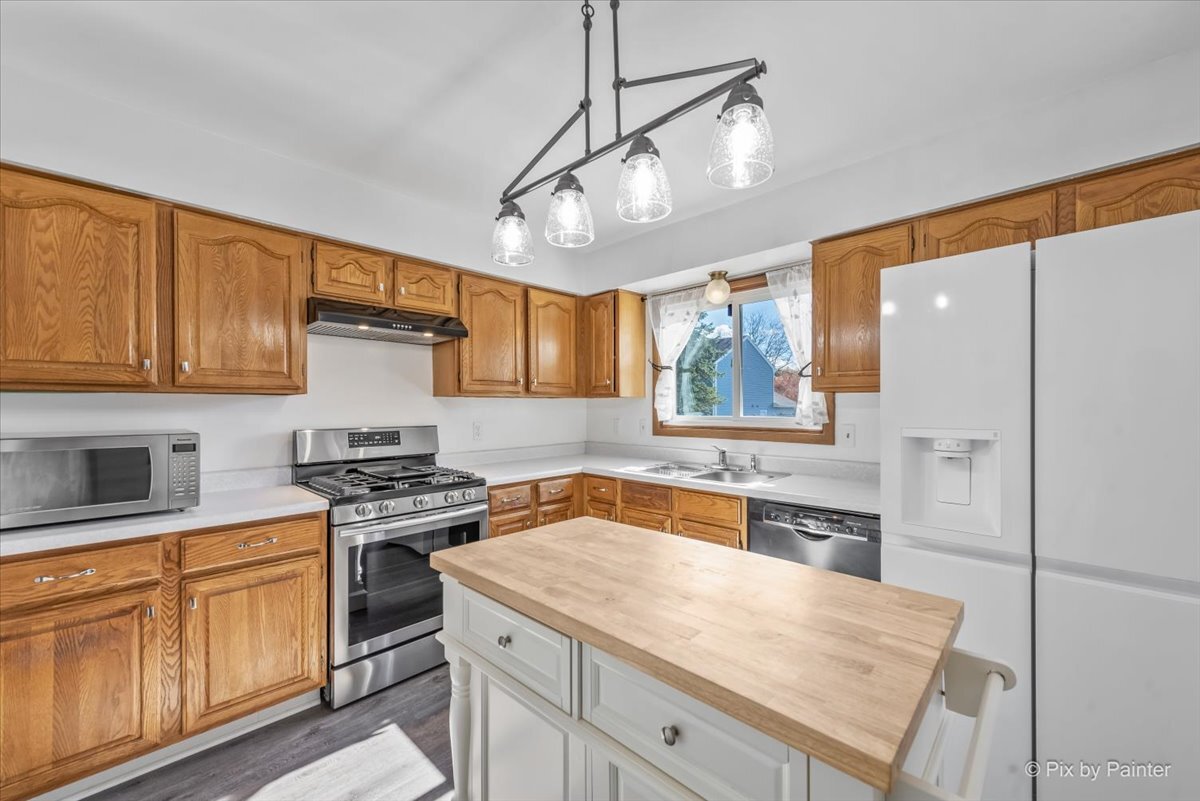 1035 Shadowood Lane, Crystal Lake, IL 60014