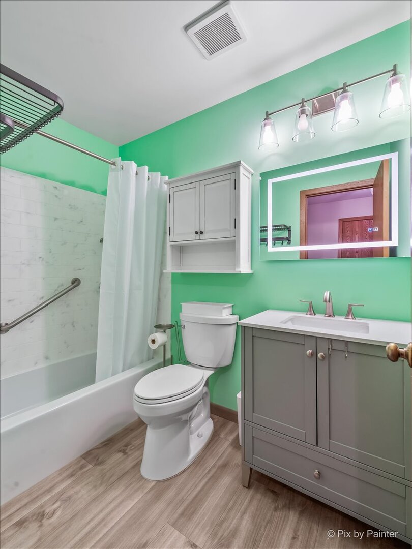 1035 Shadowood Lane, Crystal Lake, IL 60014