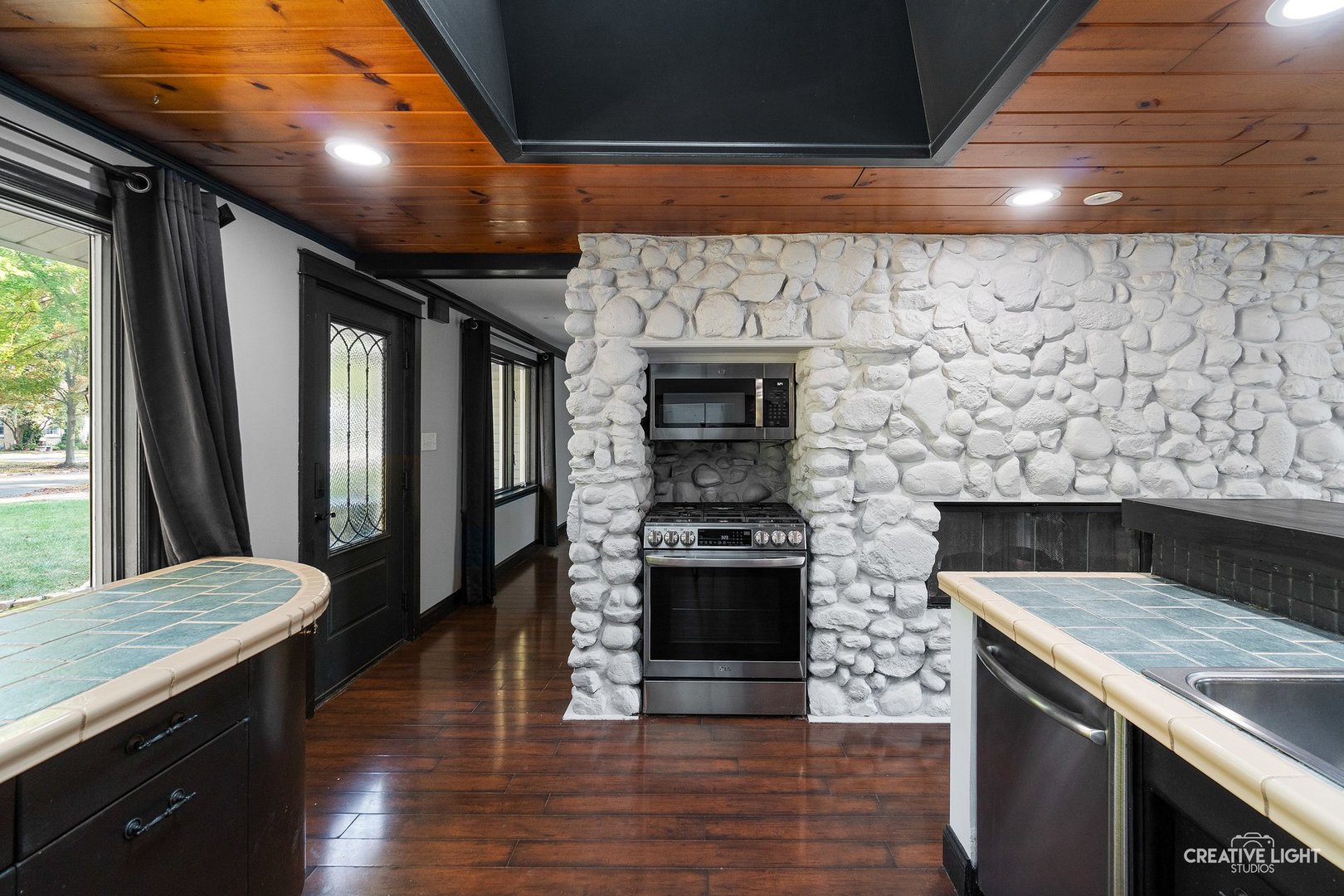 911 S 7th Street, St. Charles, IL 60174