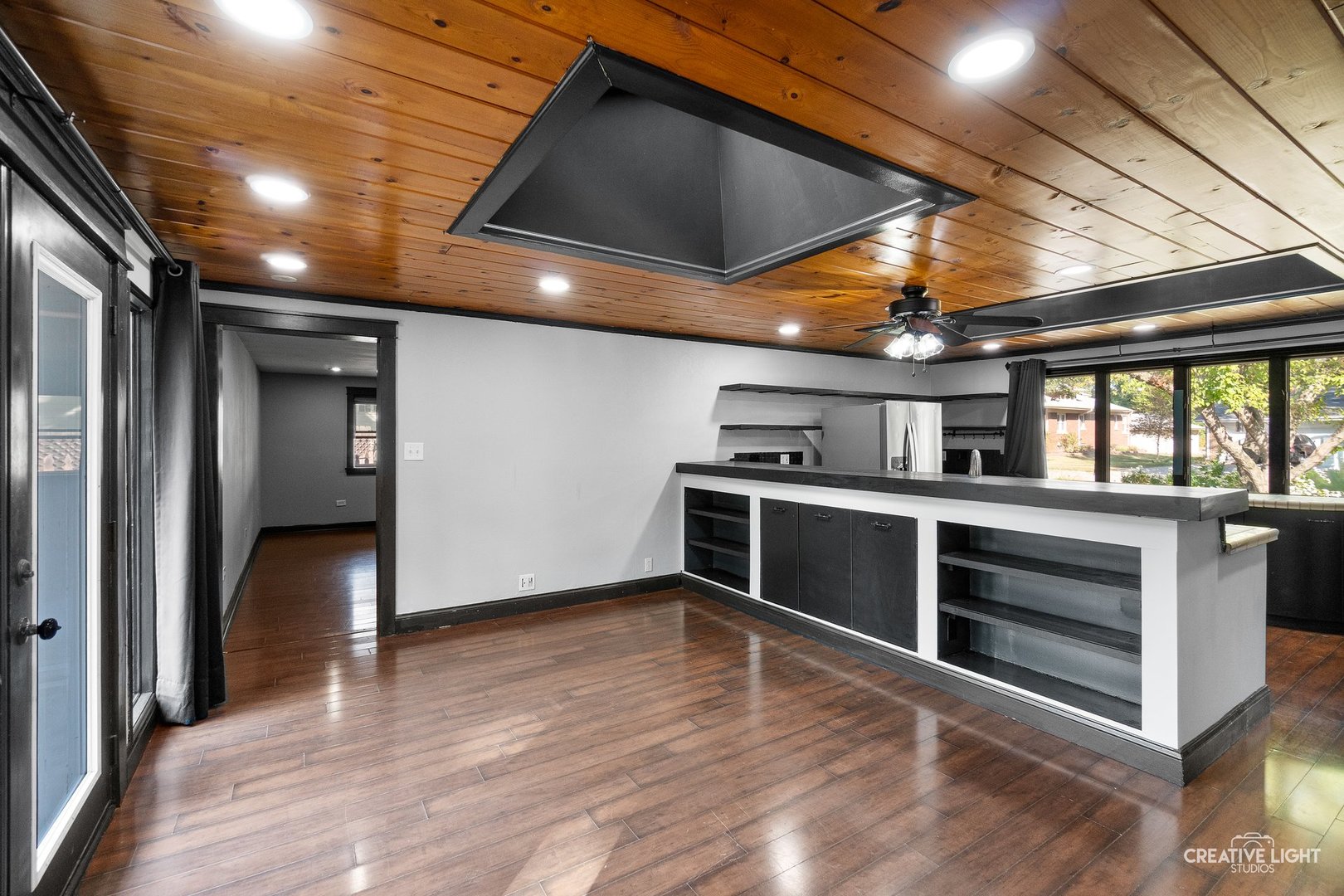 911 S 7th Street, St. Charles, IL 60174