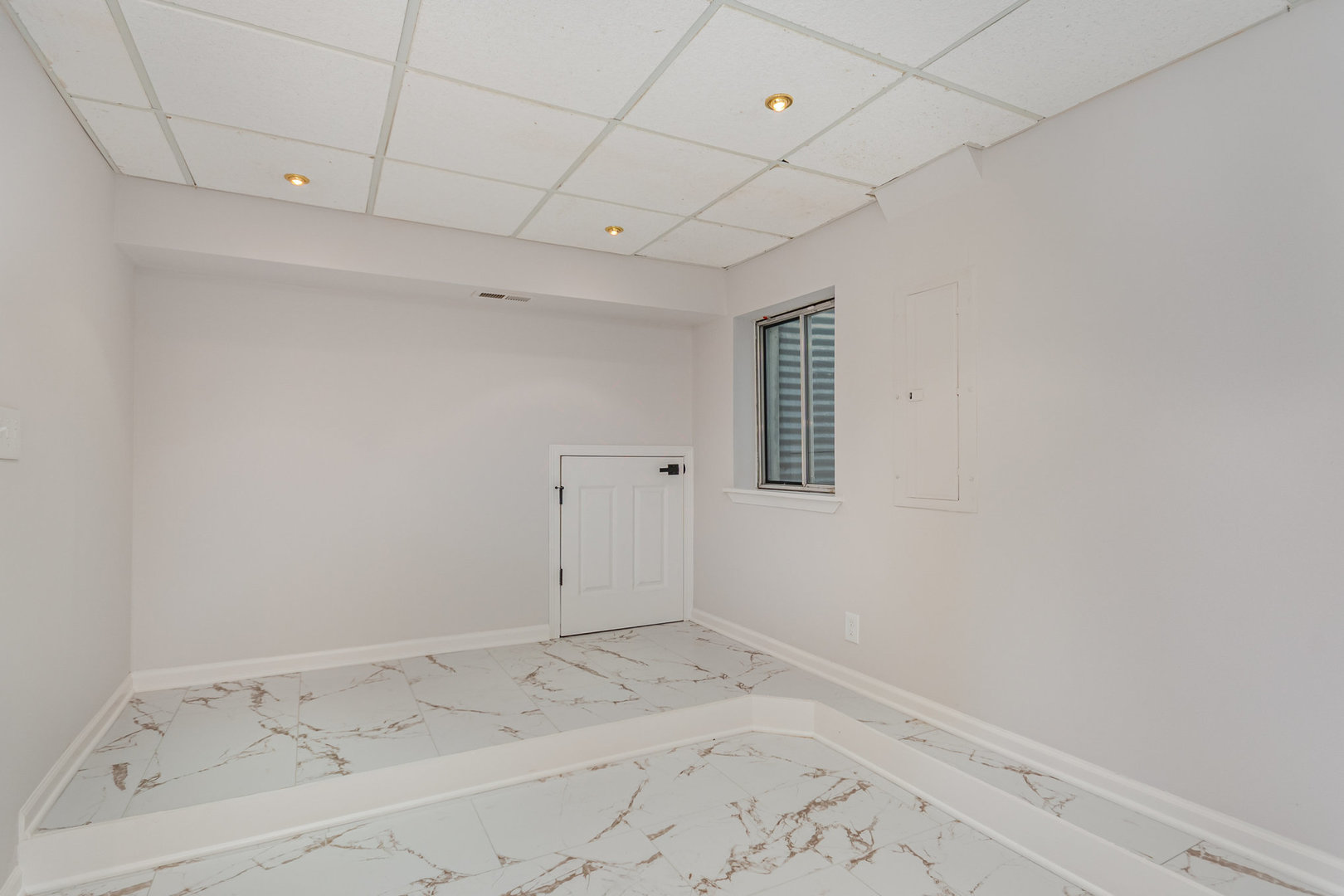 2746 Hillsboro Boulevard, Aurora, IL 60503