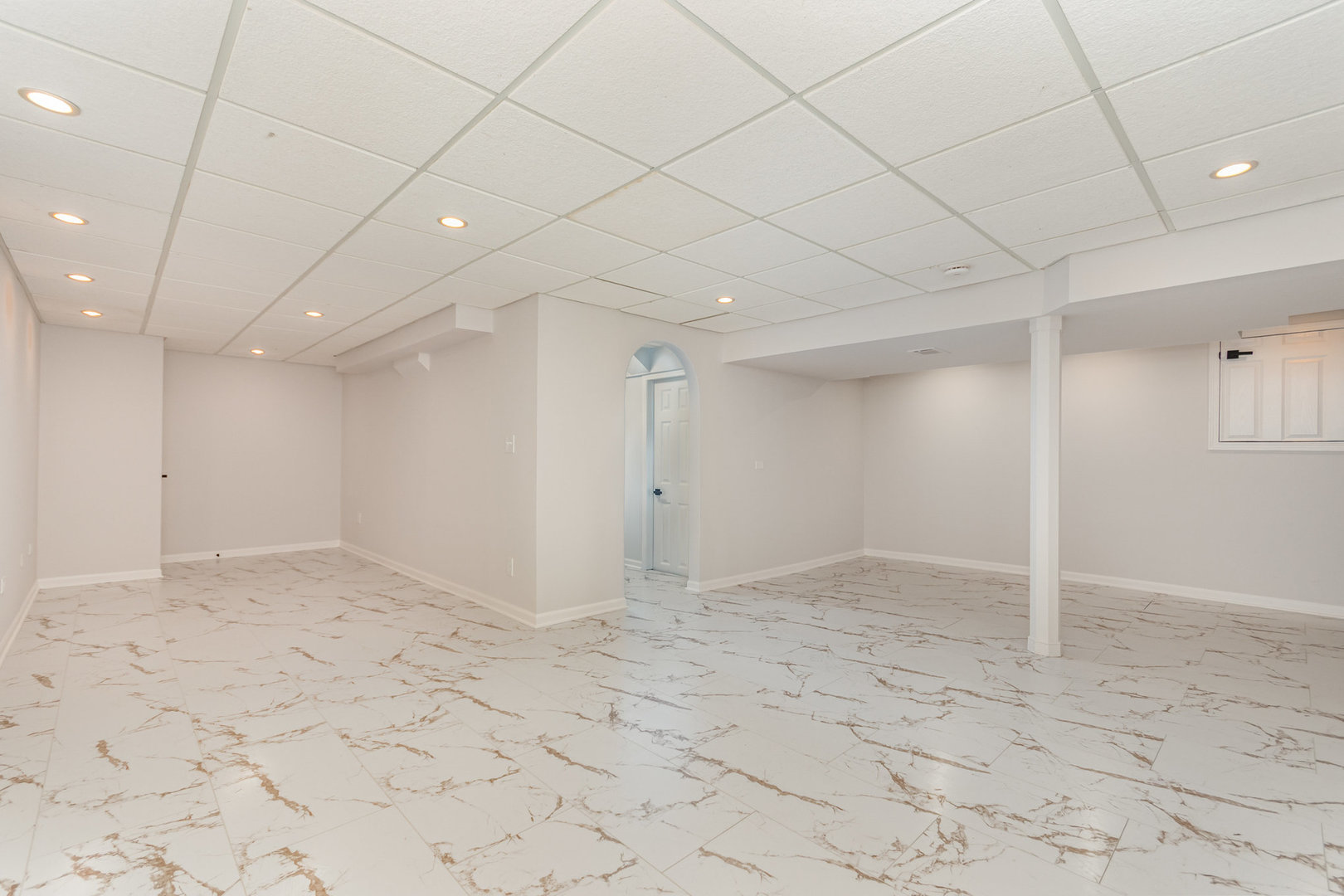 2746 Hillsboro Boulevard, Aurora, IL 60503