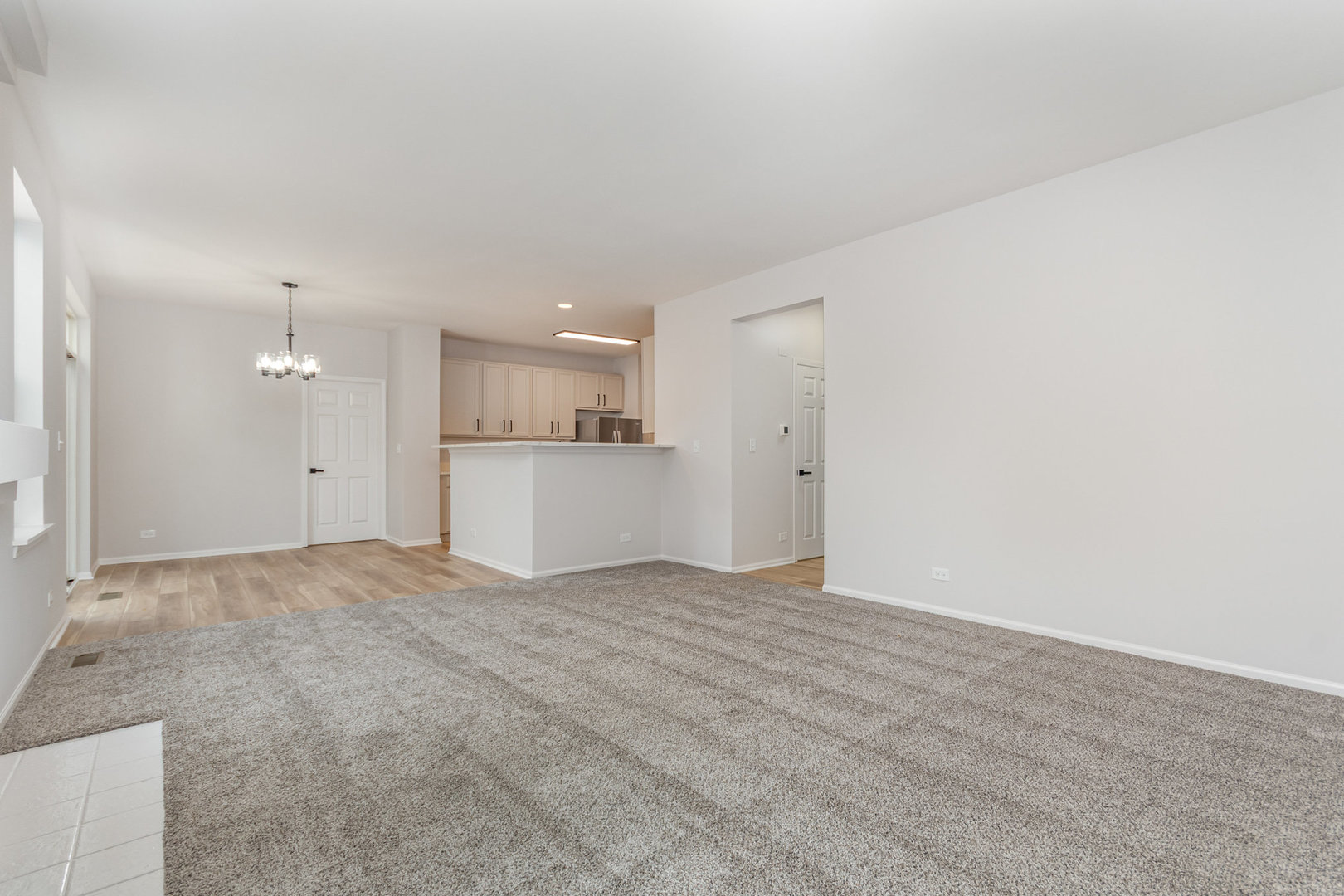 2746 Hillsboro Boulevard, Aurora, IL 60503