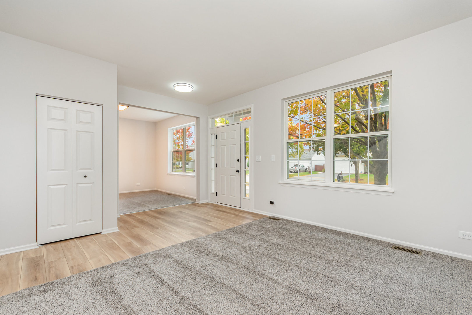 2746 Hillsboro Boulevard, Aurora, IL 60503