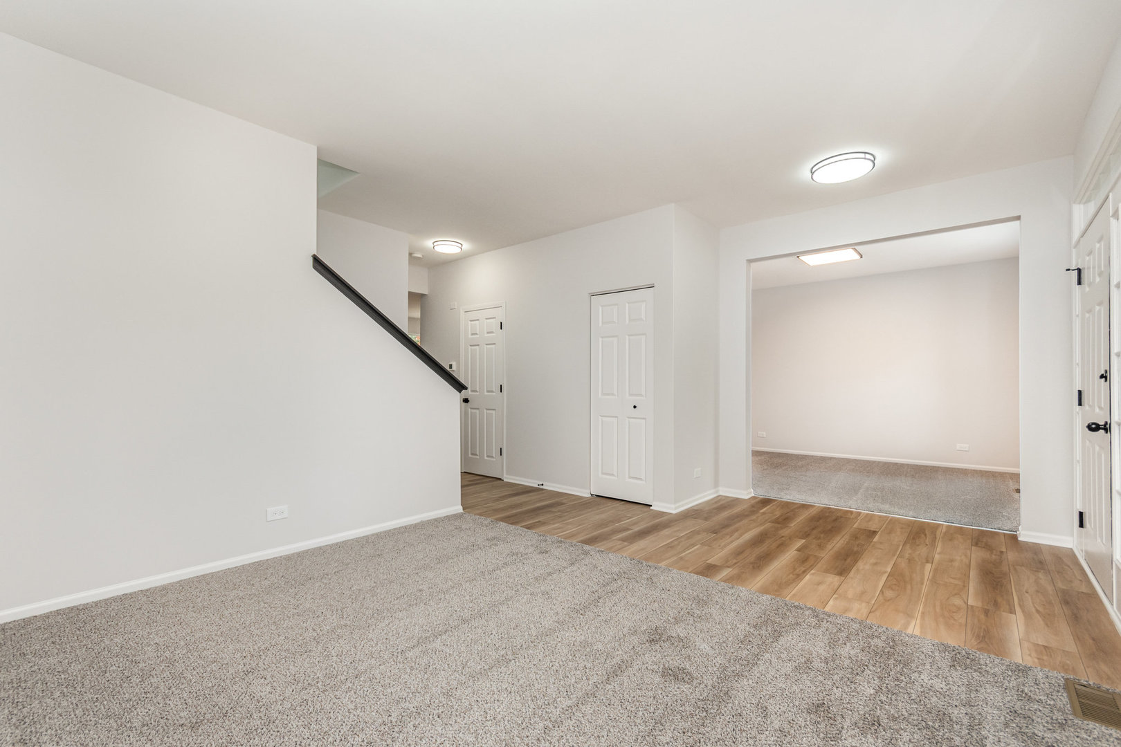 2746 Hillsboro Boulevard, Aurora, IL 60503