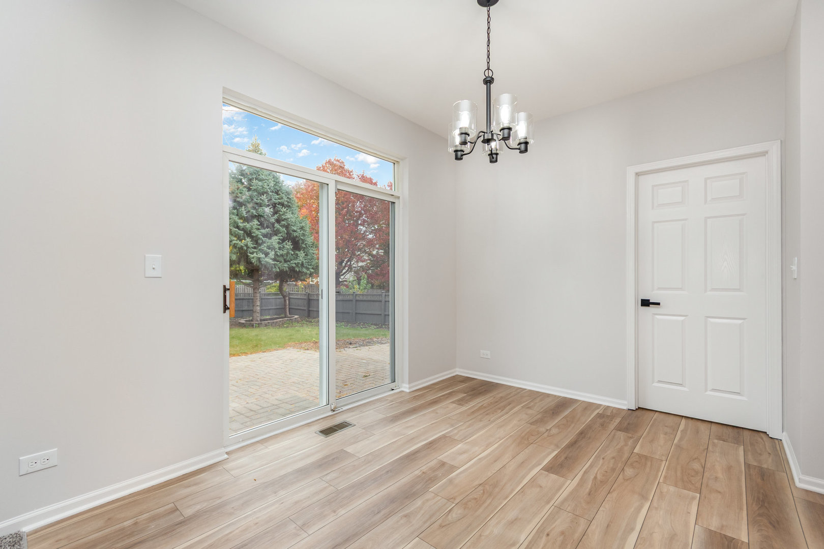 2746 Hillsboro Boulevard, Aurora, IL 60503