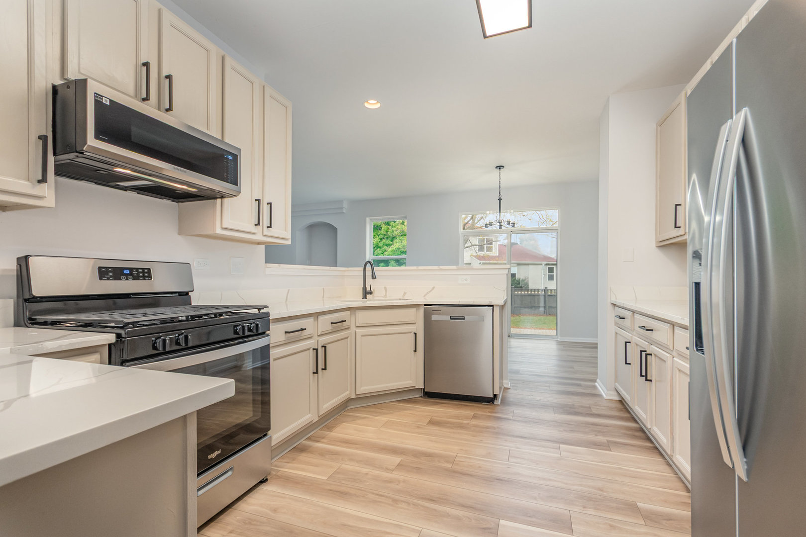 2746 Hillsboro Boulevard, Aurora, IL 60503