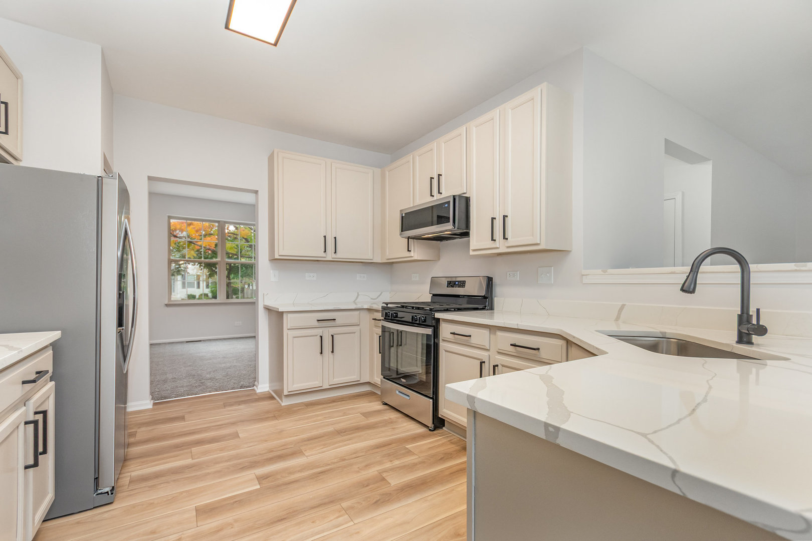 2746 Hillsboro Boulevard, Aurora, IL 60503