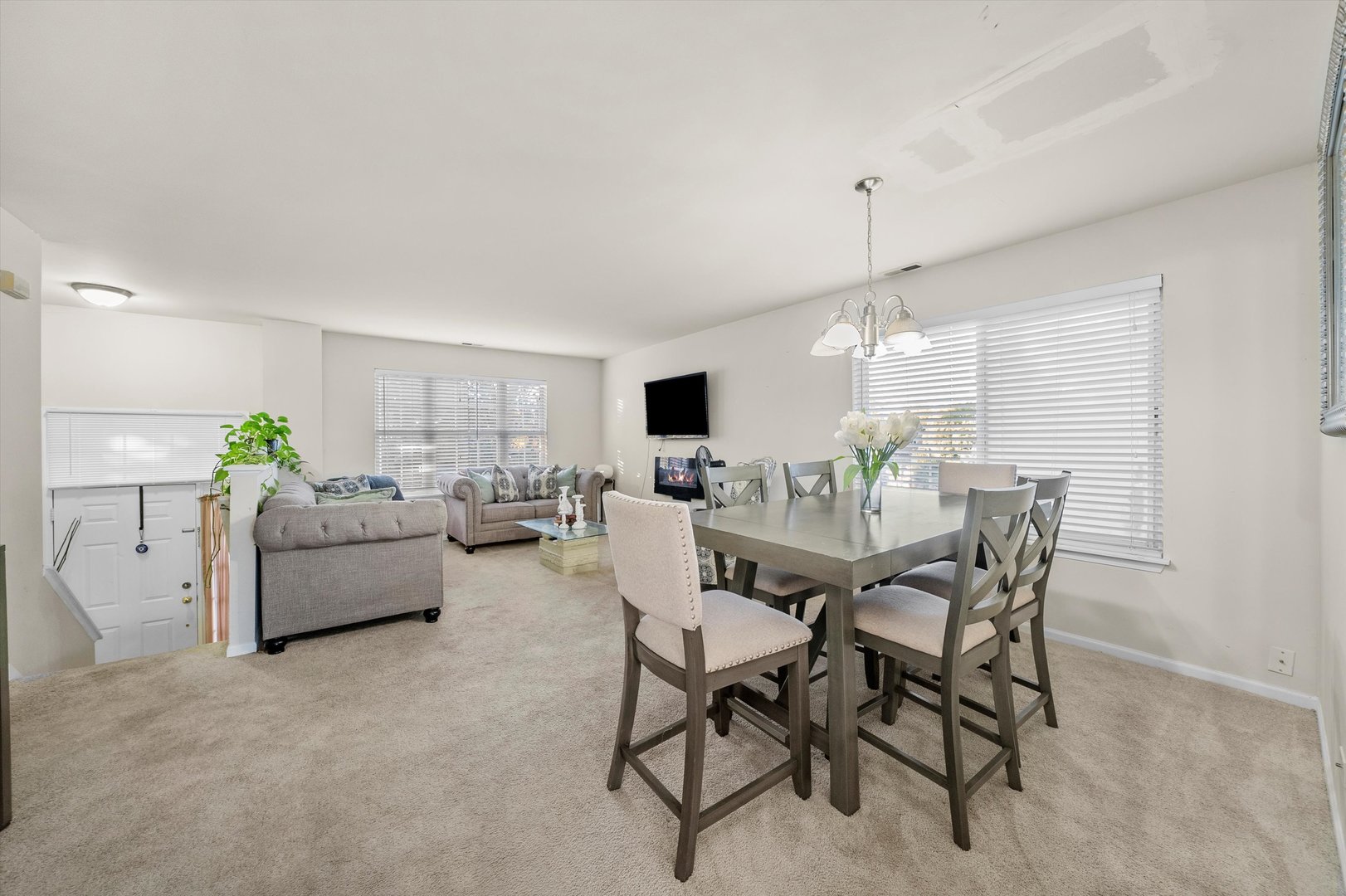 2950 Shelly Lane #2950, Aurora, IL 60504