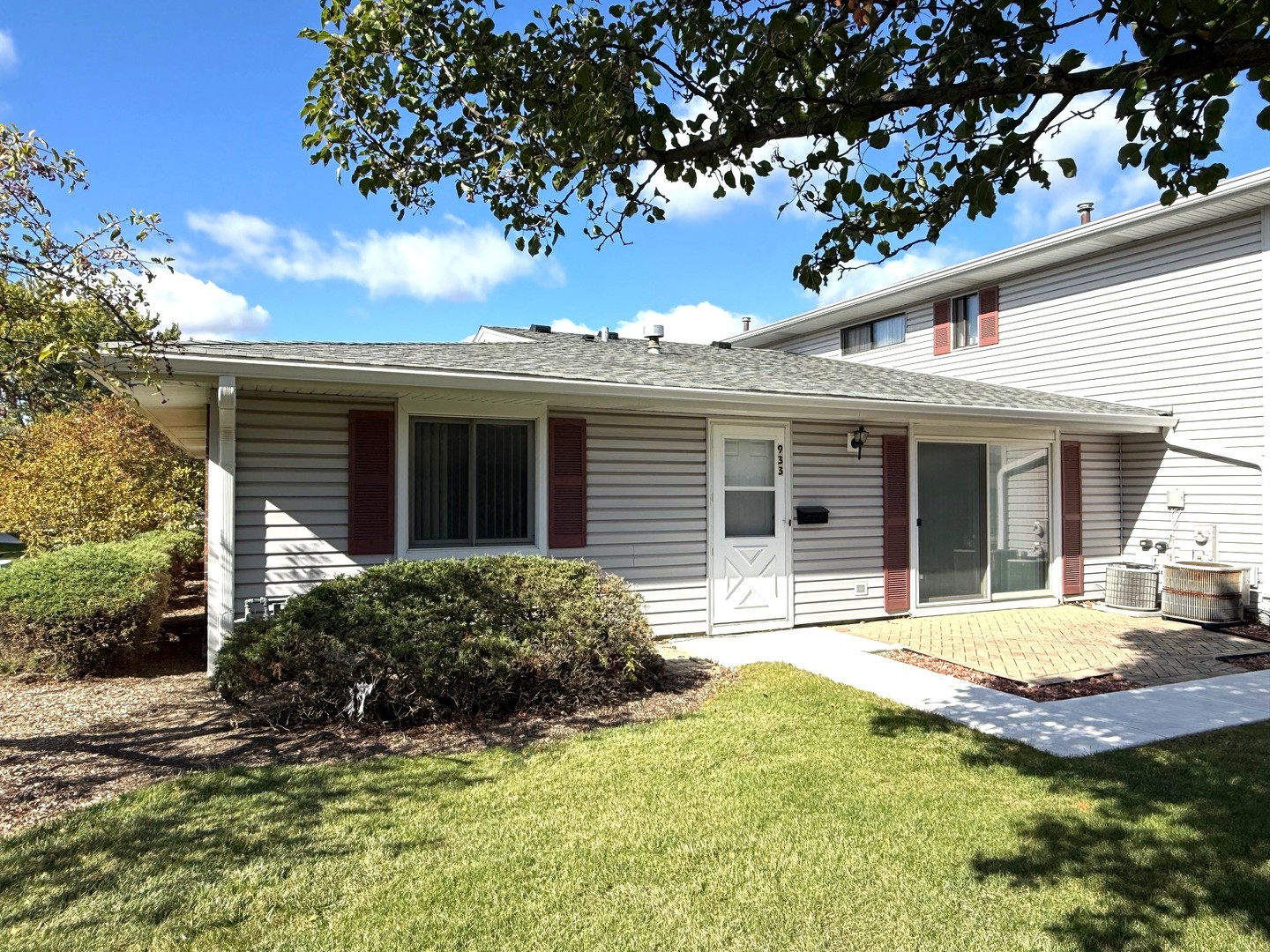 933 Sagamore Drive #933, Schaumburg, IL 60194