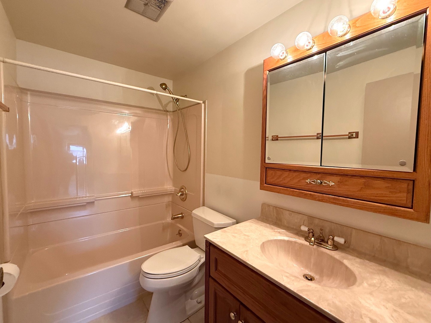 933 Sagamore Drive #933, Schaumburg, IL 60194