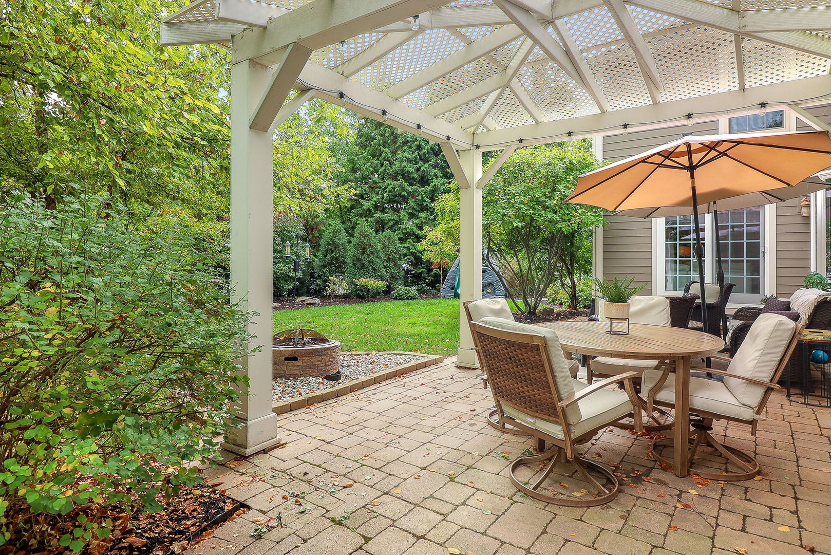 2042 Wexford Circle, Wheaton, IL 60189