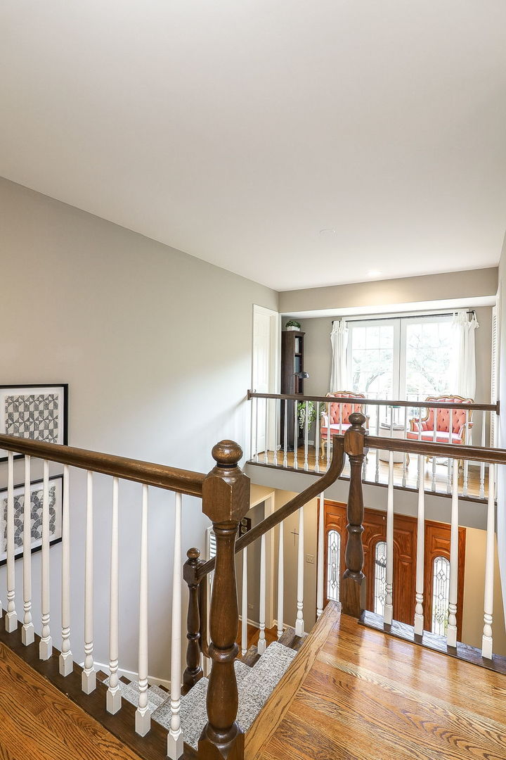 2042 Wexford Circle, Wheaton, IL 60189