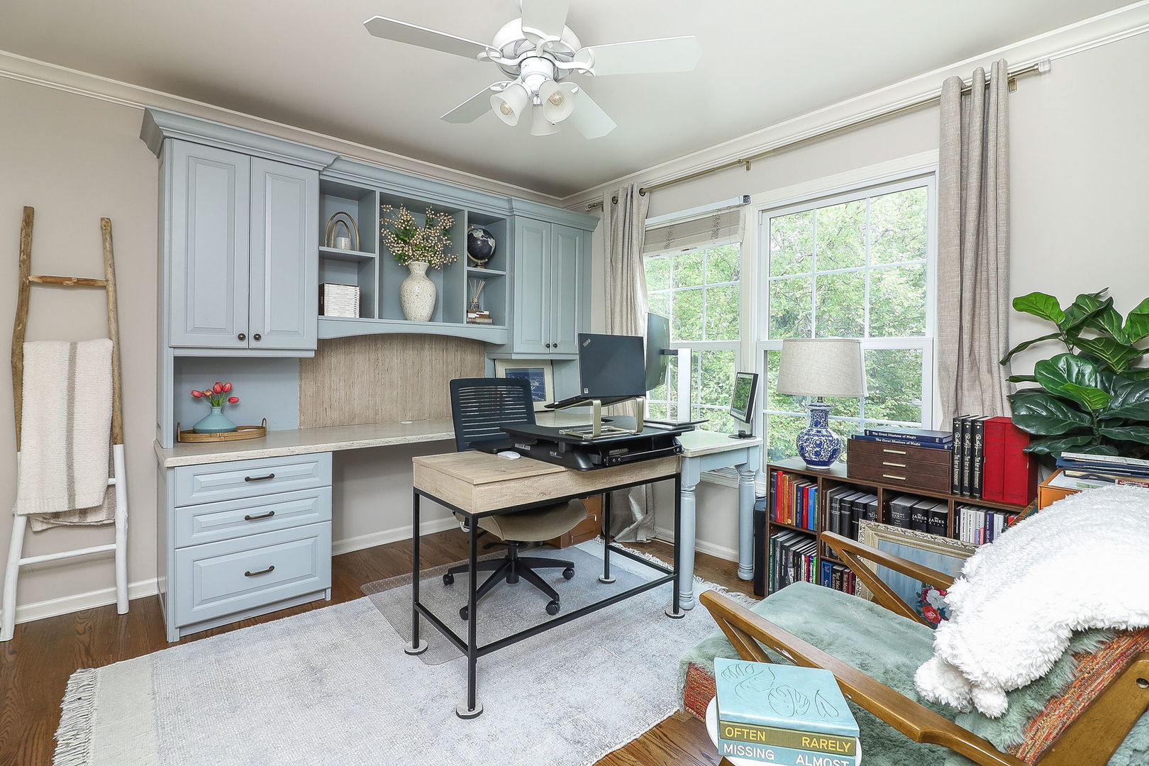 2042 Wexford Circle, Wheaton, IL 60189