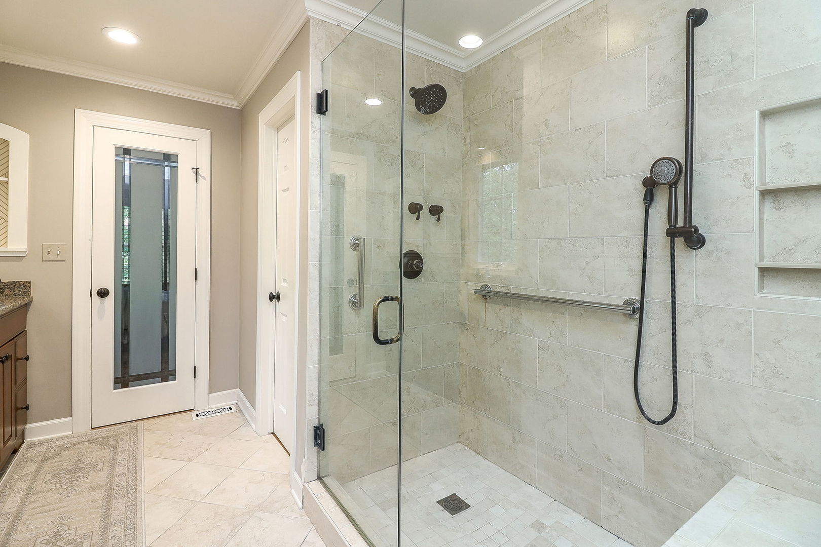 2042 Wexford Circle, Wheaton, IL 60189