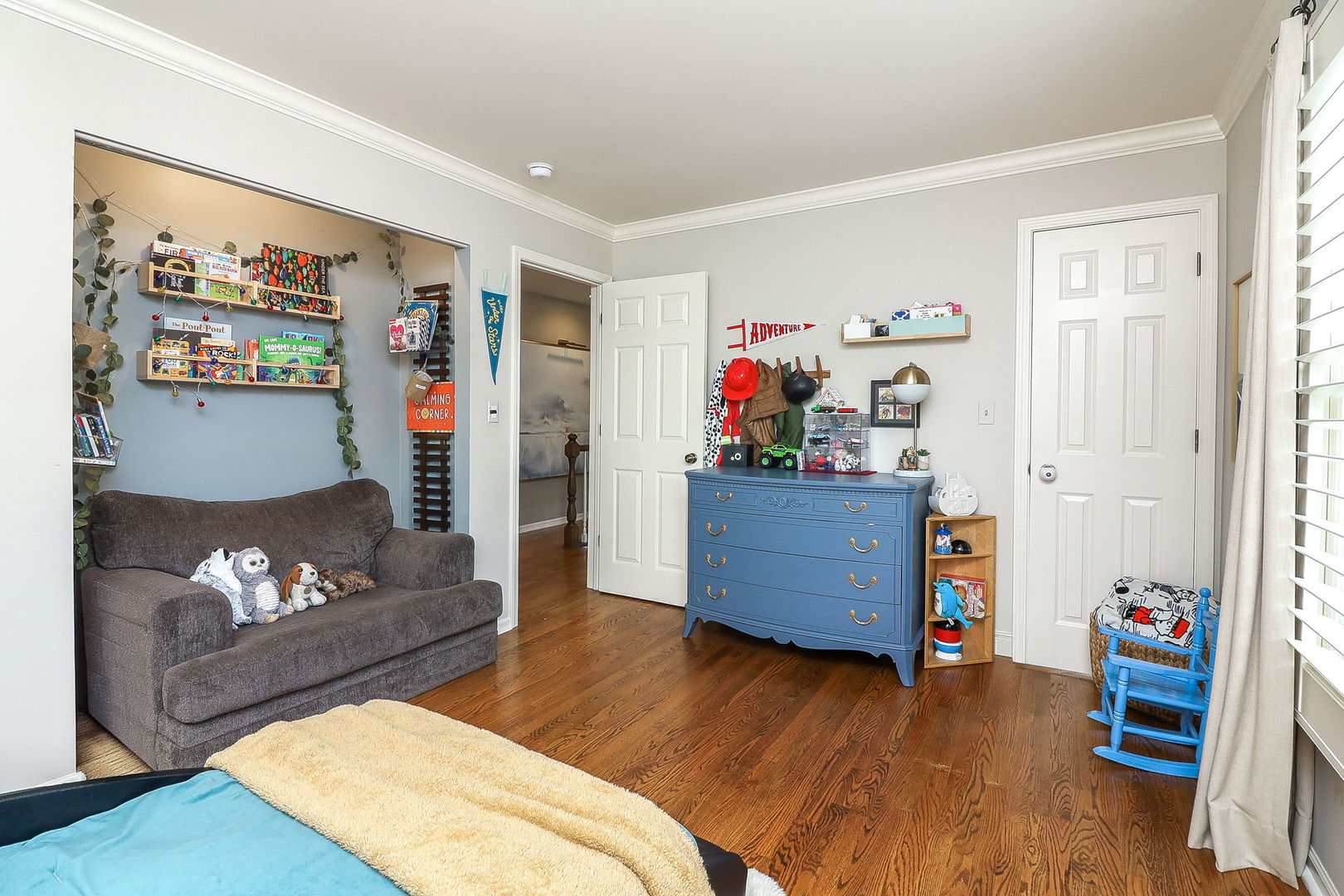 2042 Wexford Circle, Wheaton, IL 60189