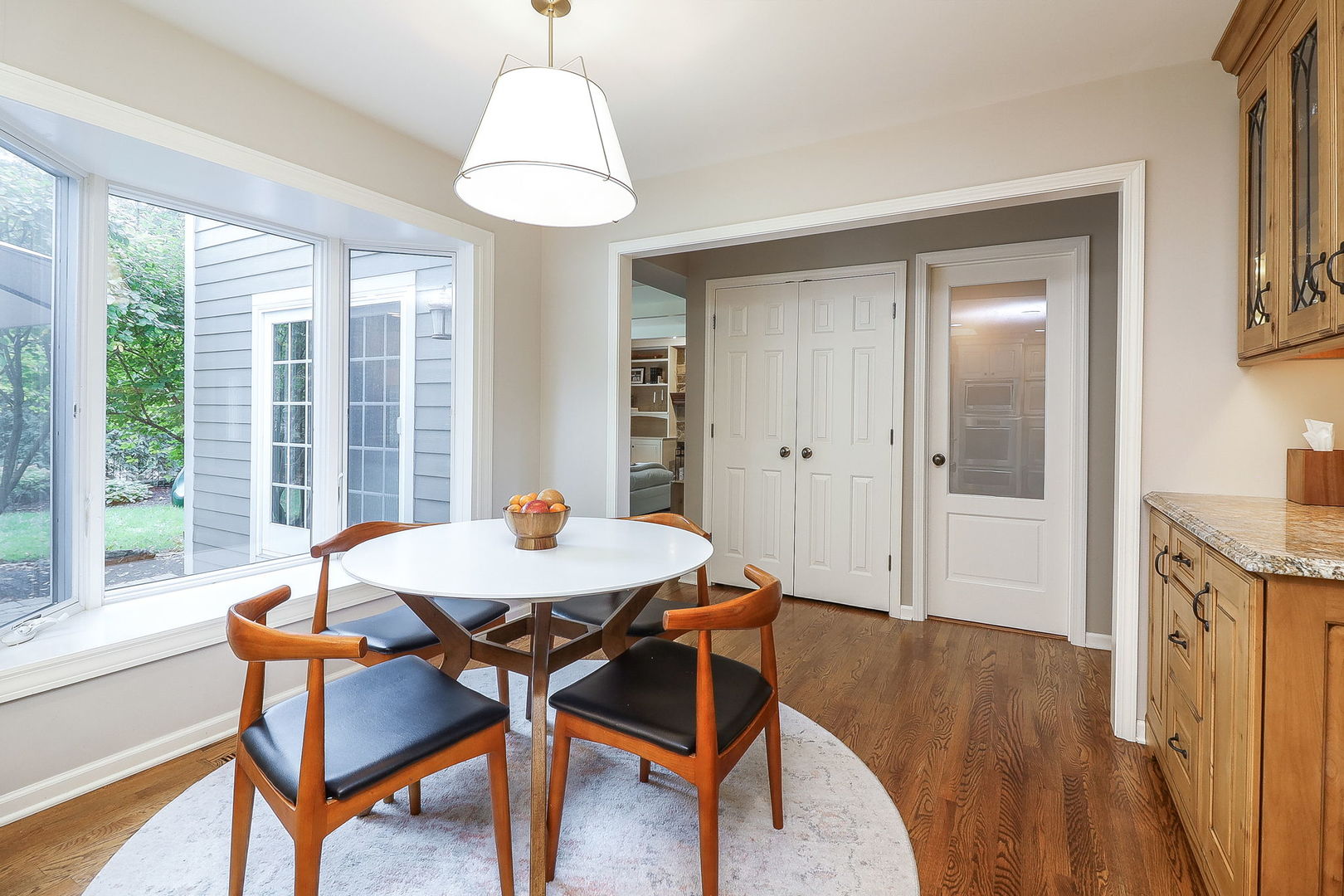 2042 Wexford Circle, Wheaton, IL 60189