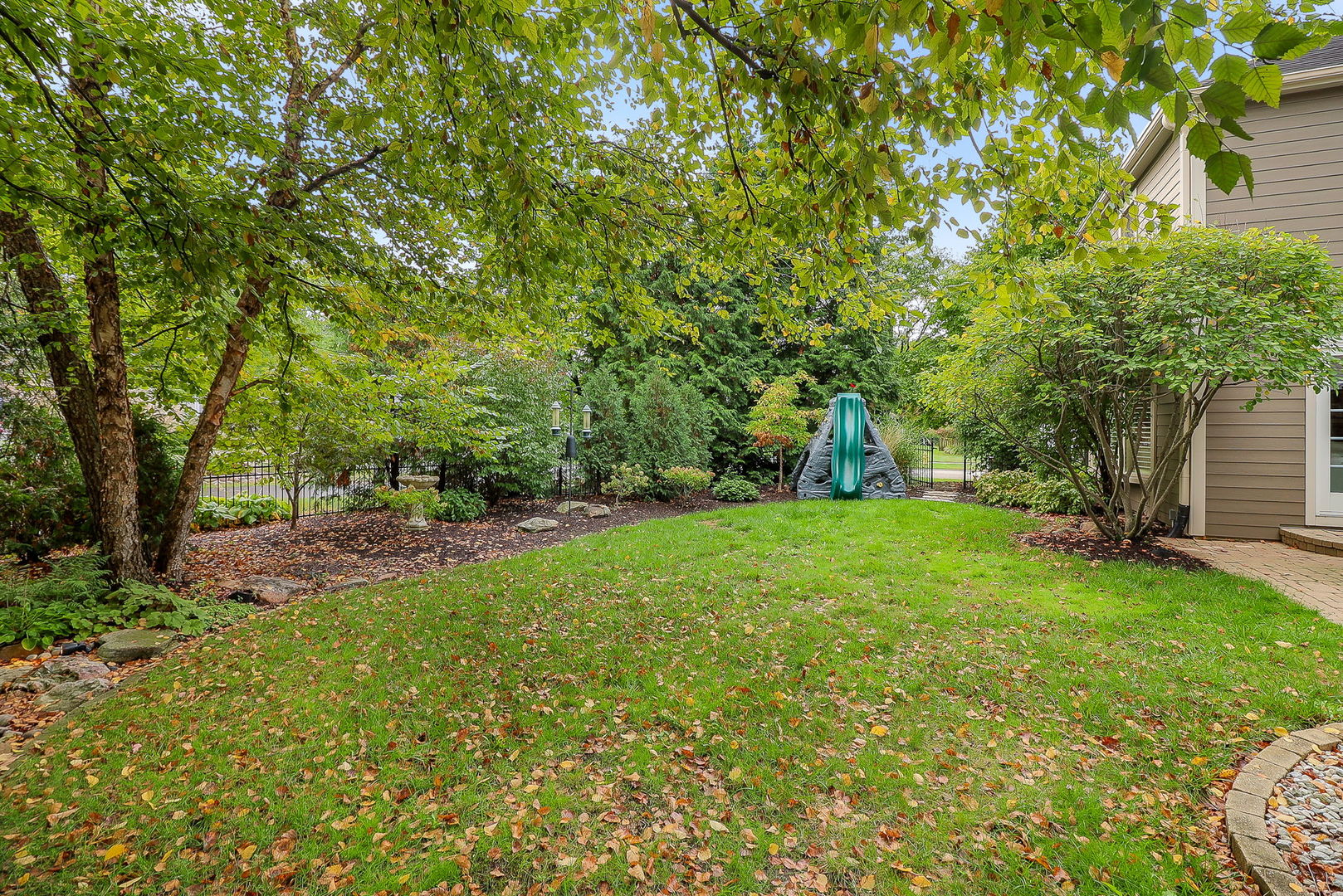 2042 Wexford Circle, Wheaton, IL 60189