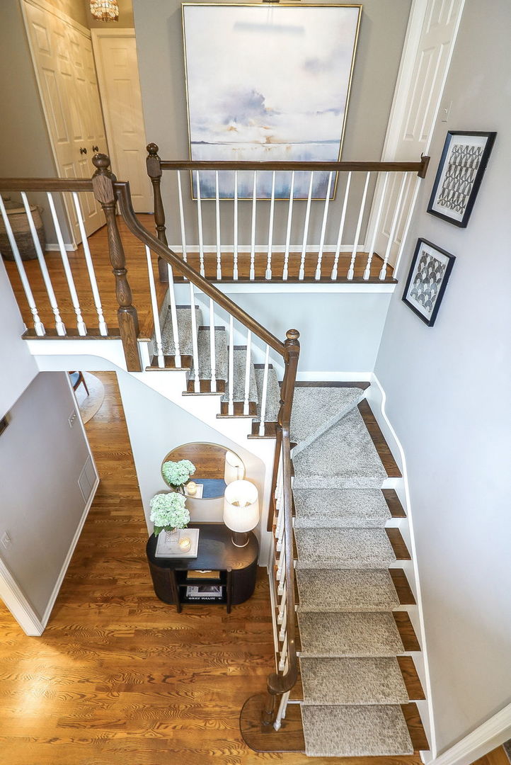 2042 Wexford Circle, Wheaton, IL 60189