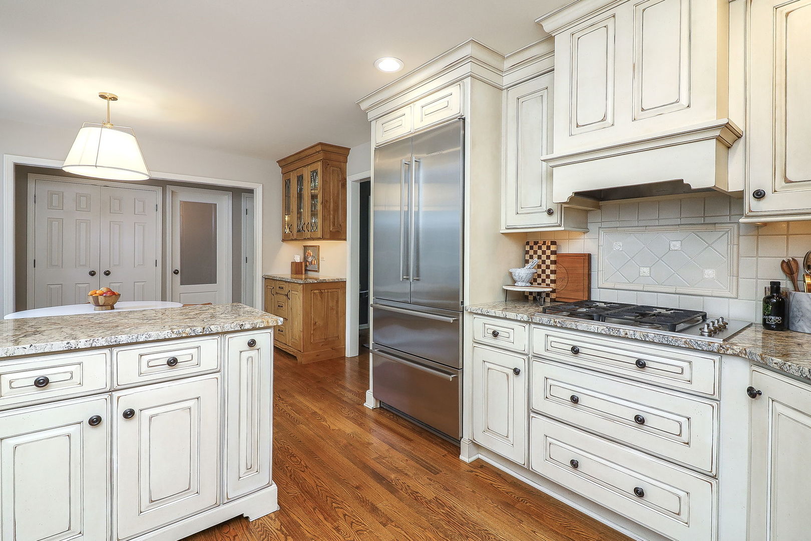 2042 Wexford Circle, Wheaton, IL 60189