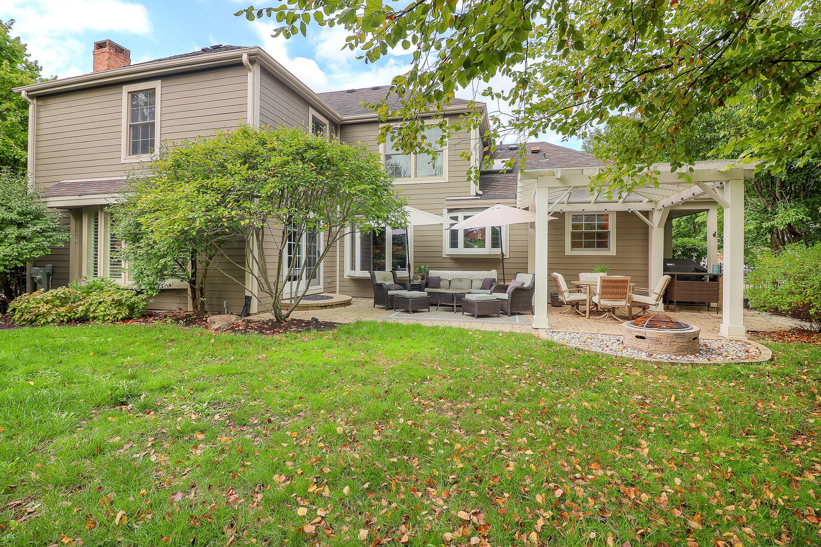 2042 Wexford Circle, Wheaton, IL 60189
