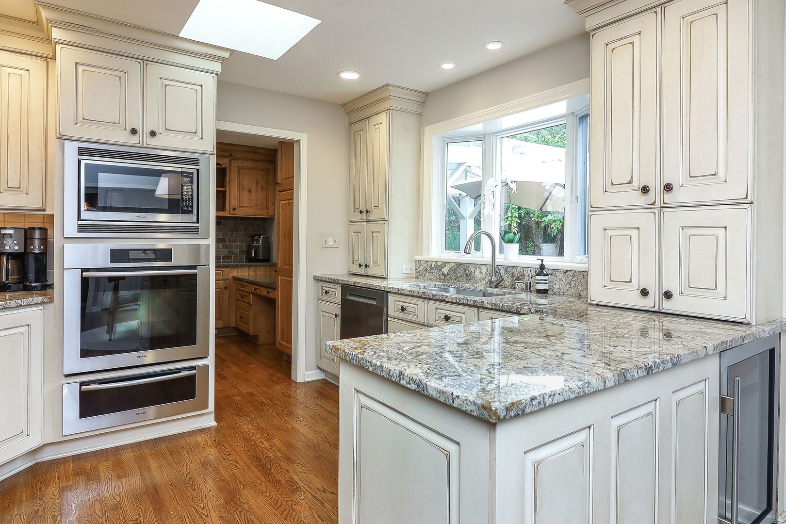 2042 Wexford Circle, Wheaton, IL 60189