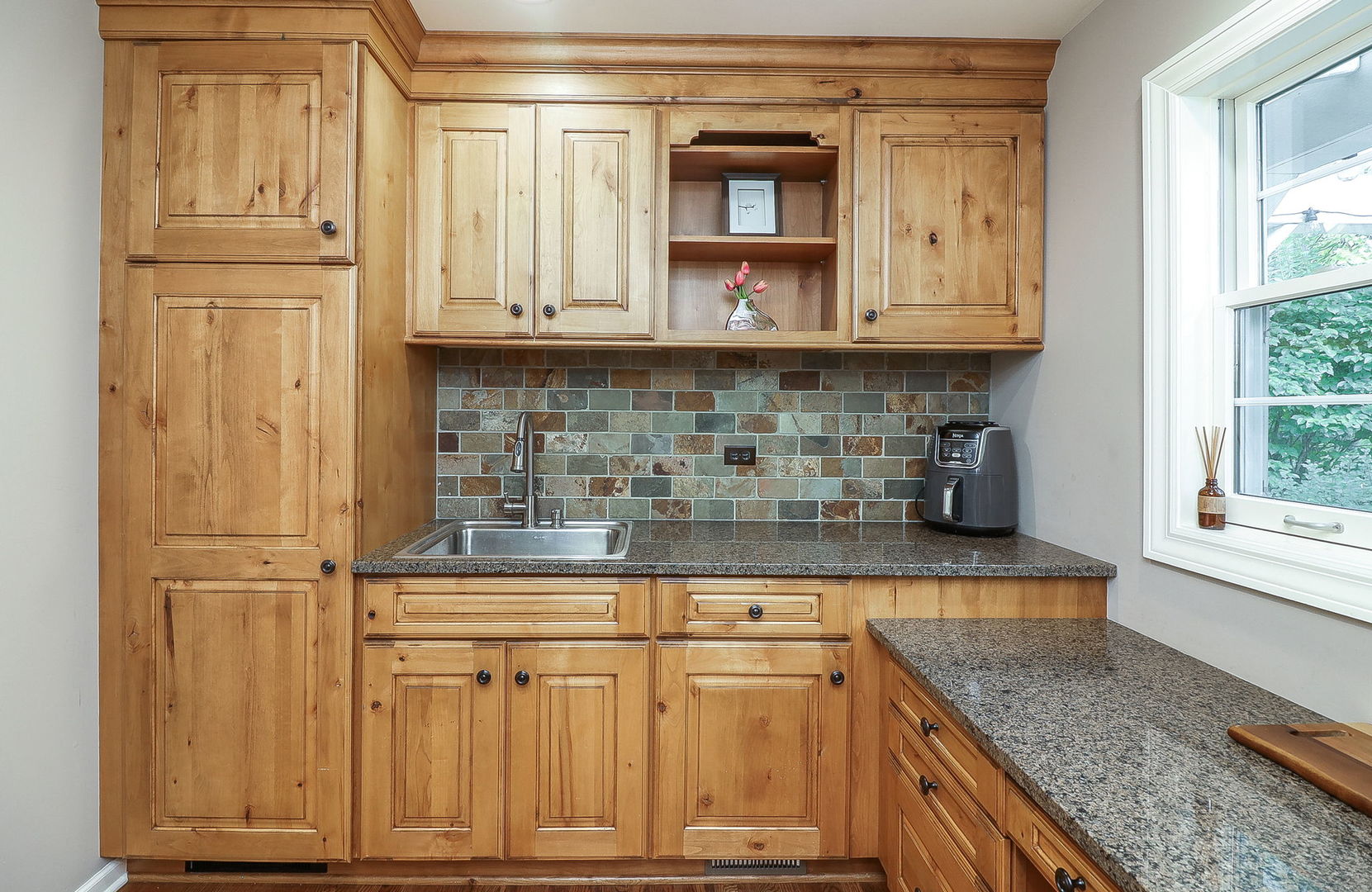 2042 Wexford Circle, Wheaton, IL 60189