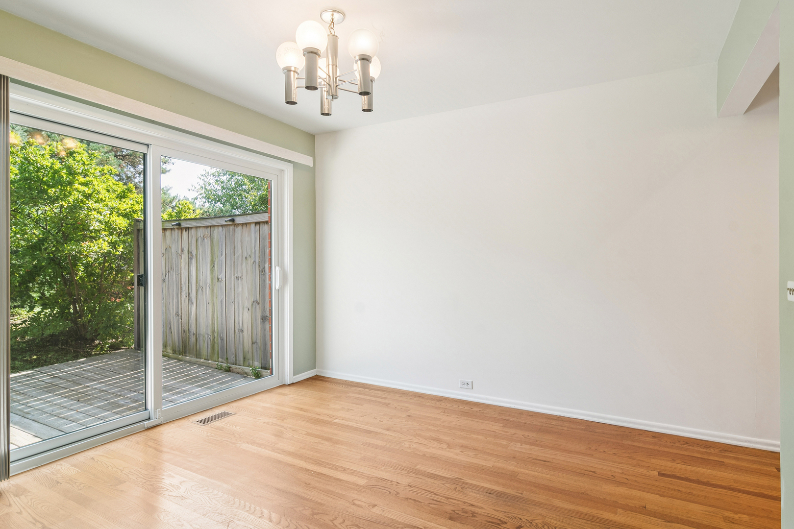 3841 Appian Way, Glenview, IL 60025