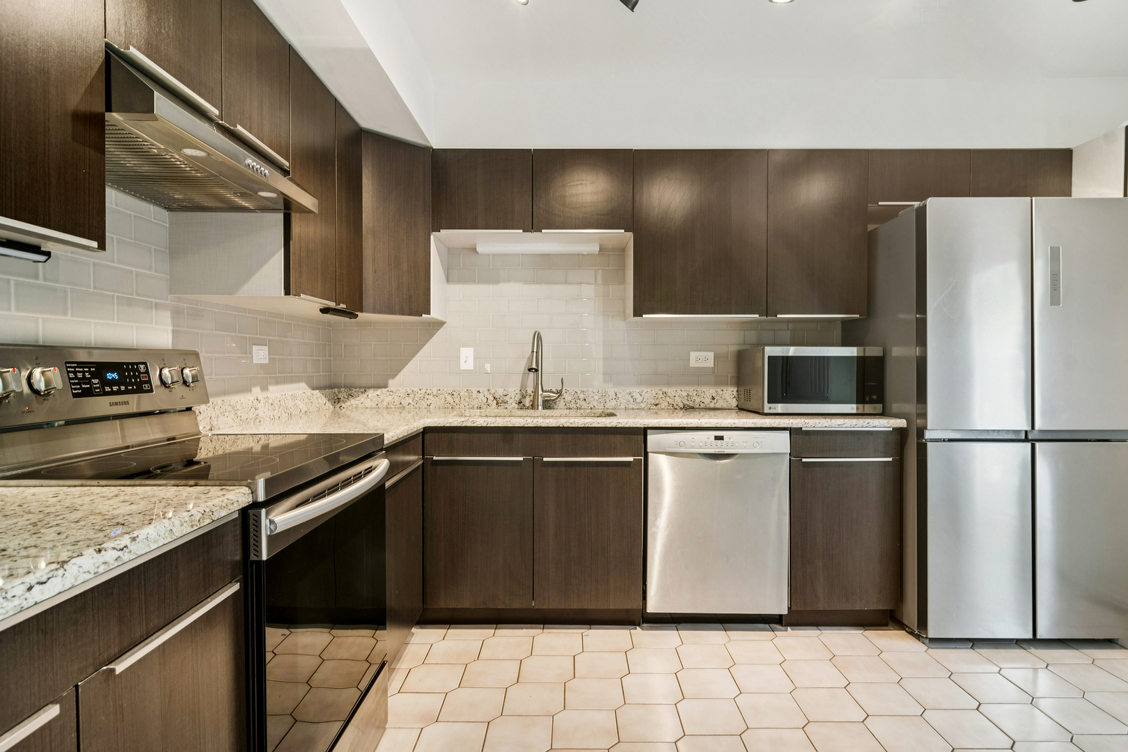 3841 Appian Way, Glenview, IL 60025