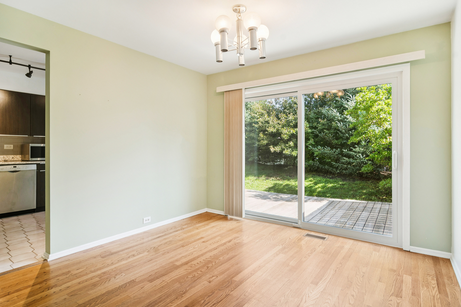 3841 Appian Way, Glenview, IL 60025