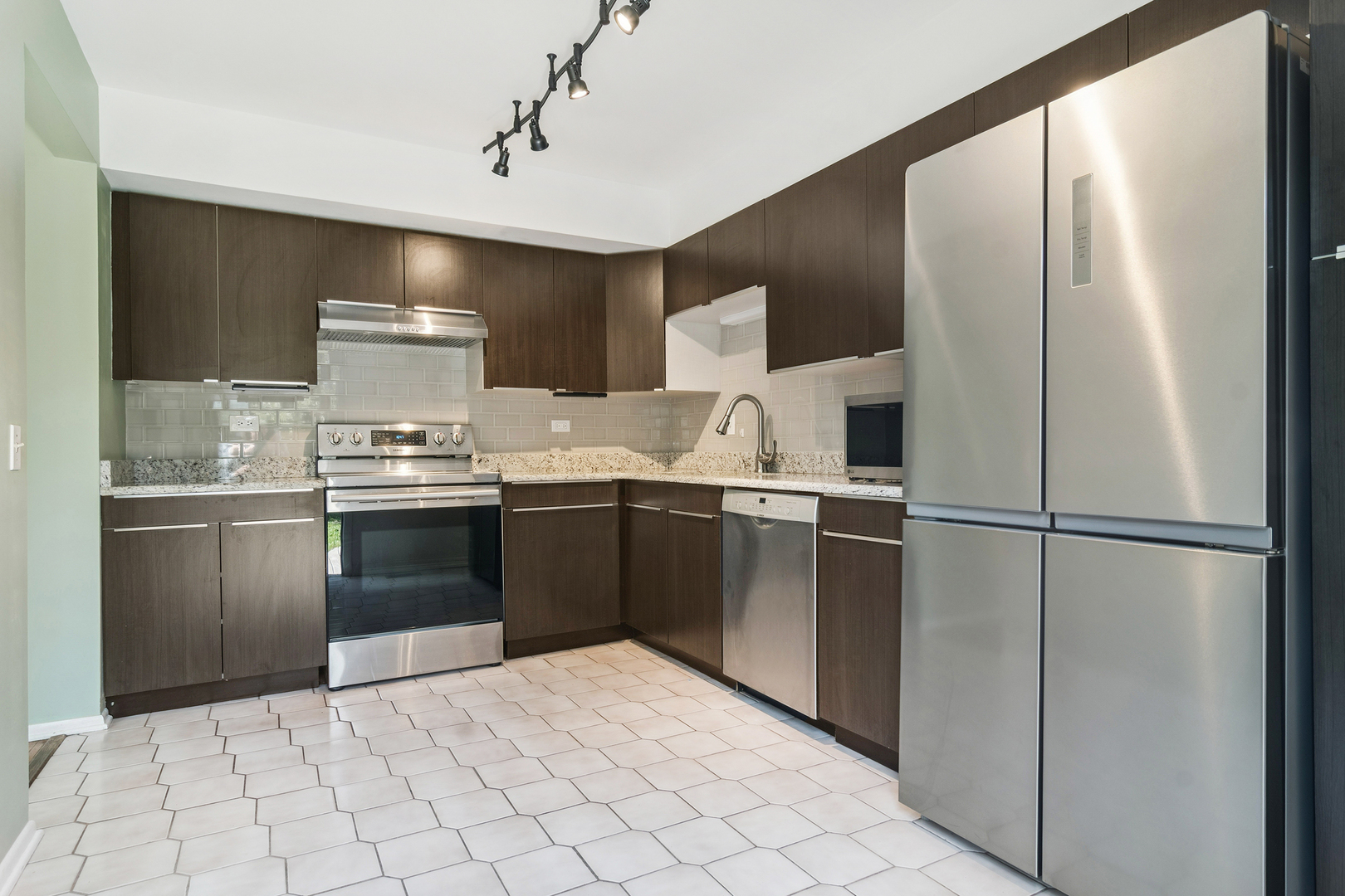 3841 Appian Way, Glenview, IL 60025