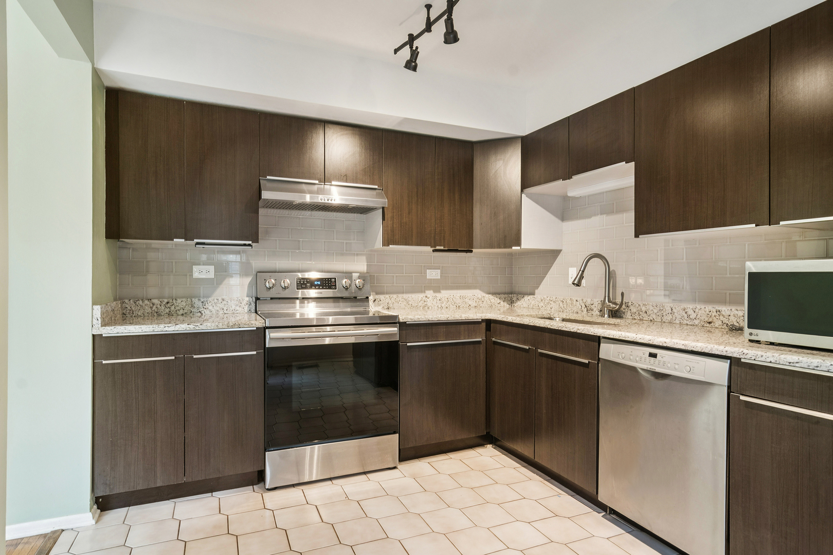 3841 Appian Way, Glenview, IL 60025