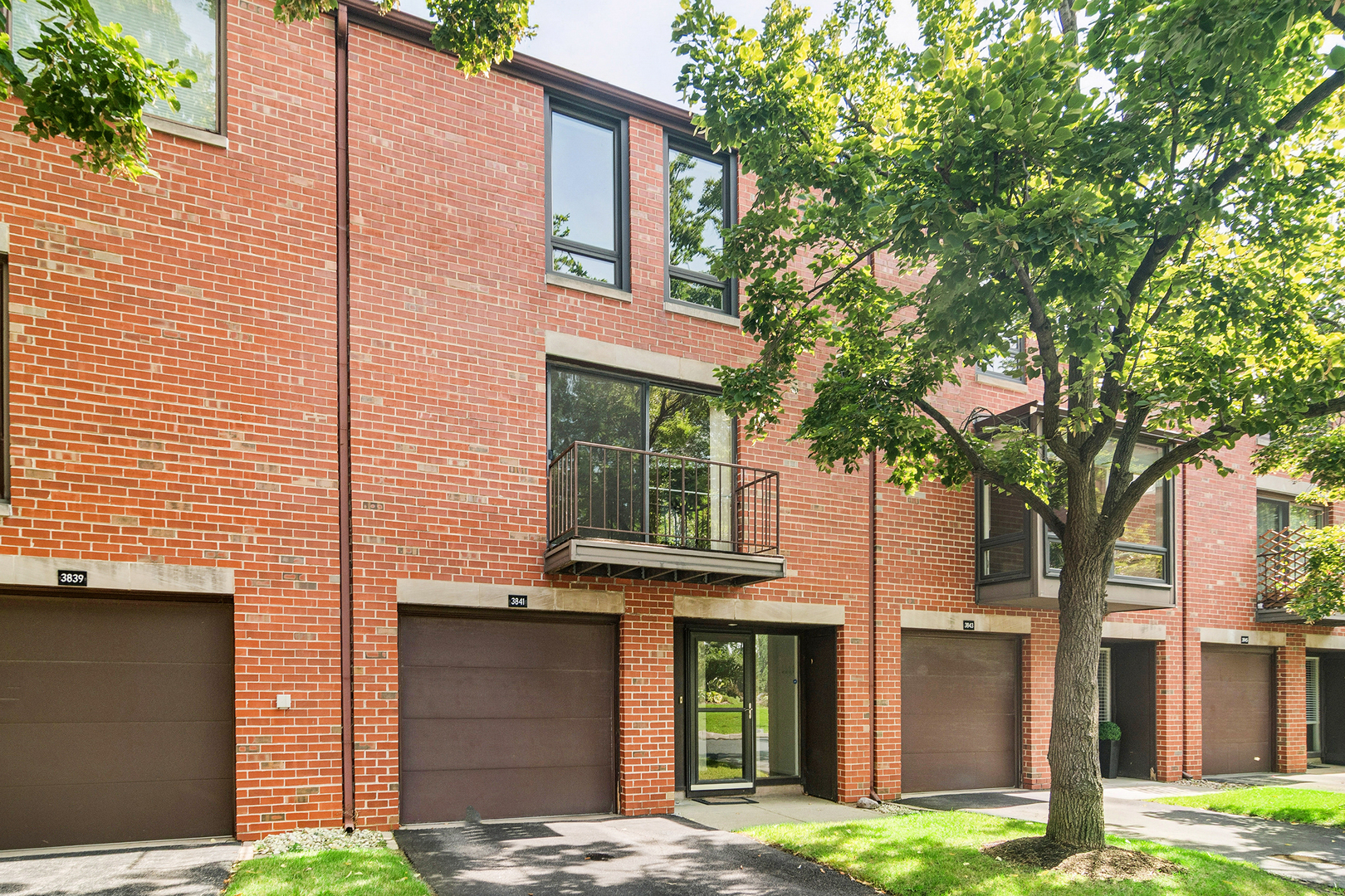 3841 Appian Way, Glenview, IL 60025