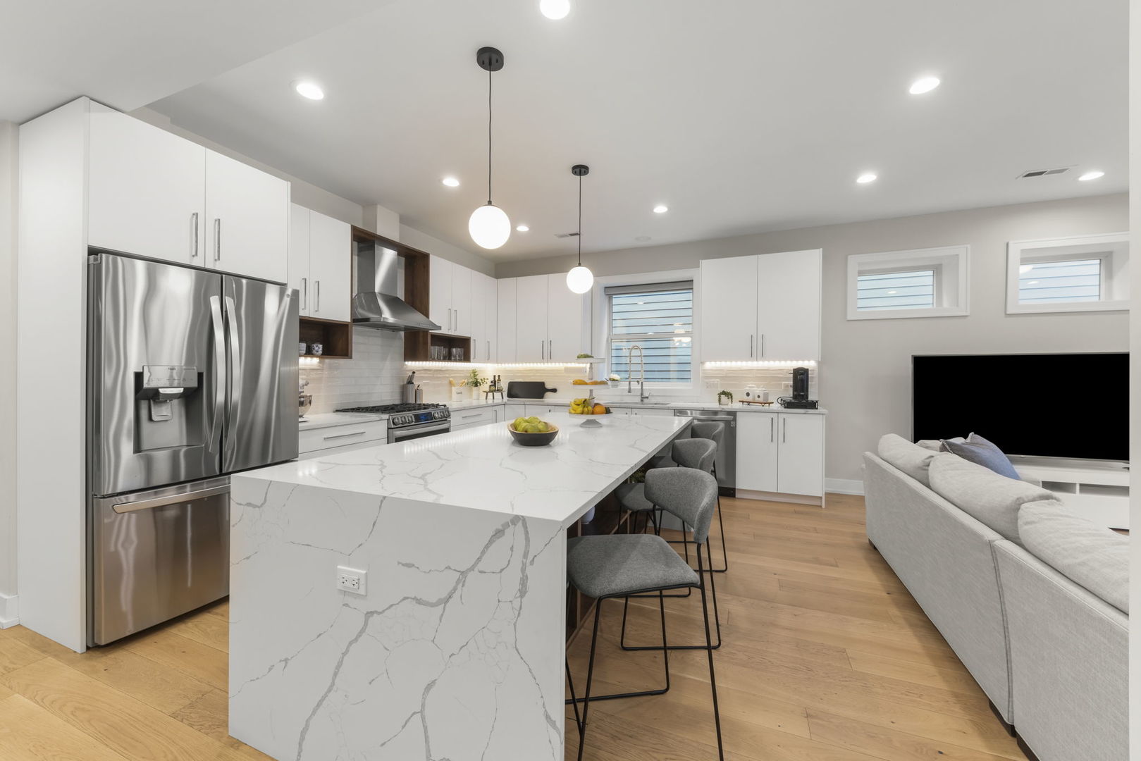 1126 Pitner Avenue, Evanston, IL 60202