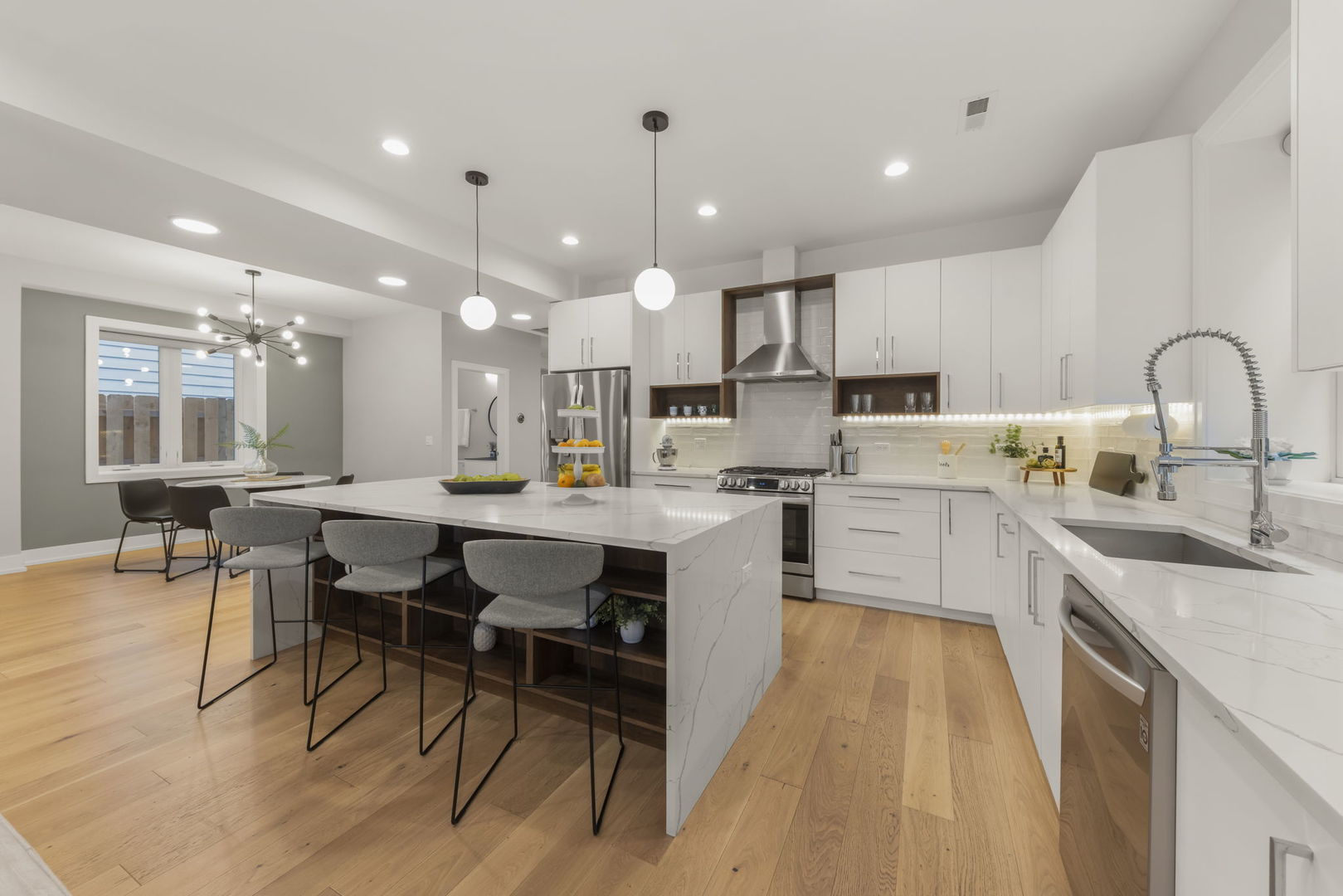 1126 Pitner Avenue, Evanston, IL 60202