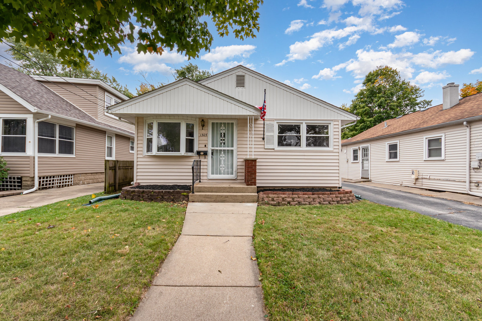 1305 Superior Street, Aurora, IL 60505